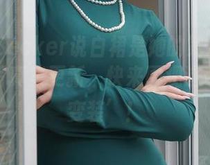 Alina Becker说白裙是她的第二个皮肤，最新写真集更新，快来围观这奇妙的‘变装’！